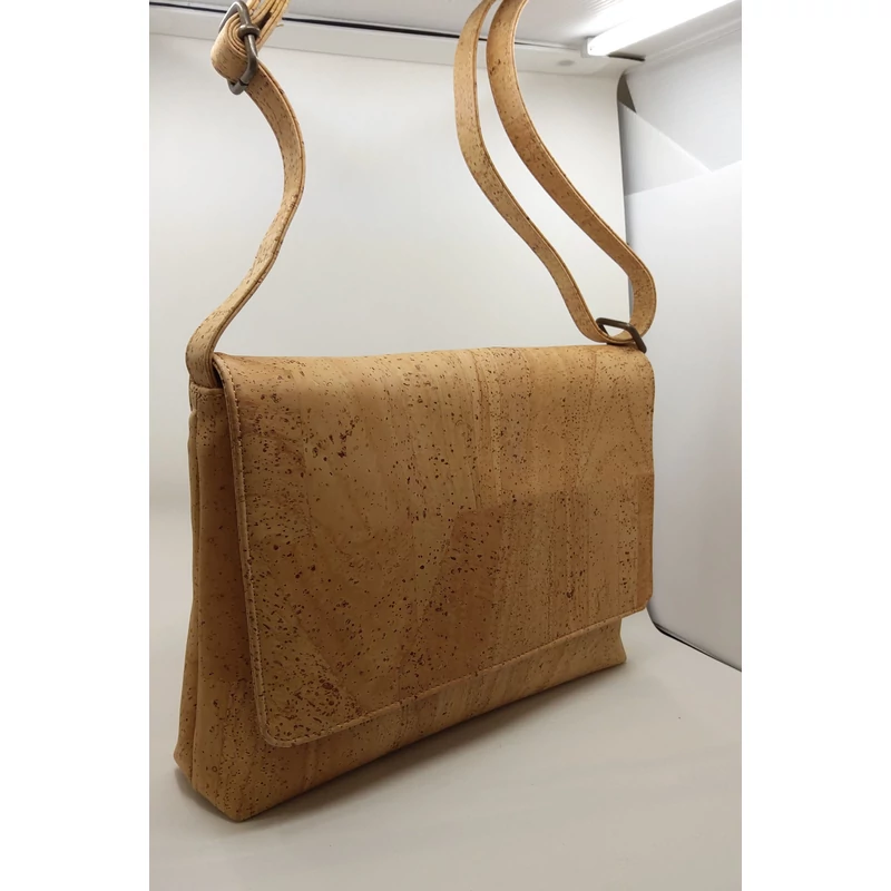 Crossbody bag with flap (beige)